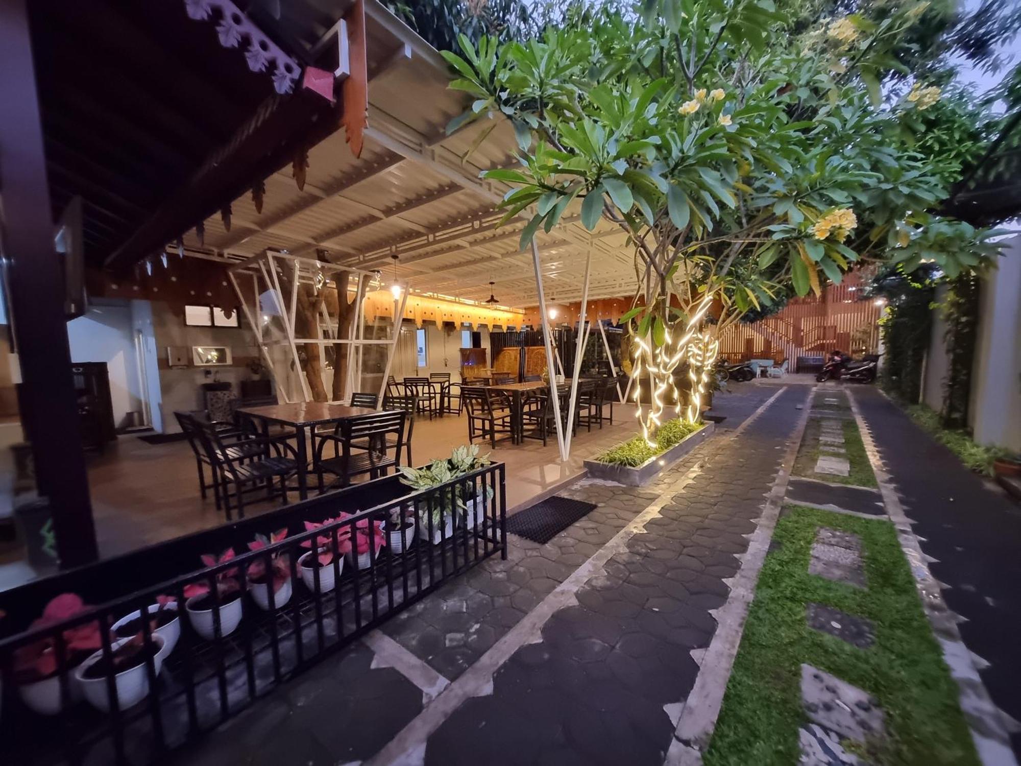 Hotel Omah Nayan Maguwo Zewnętrze zdjęcie
